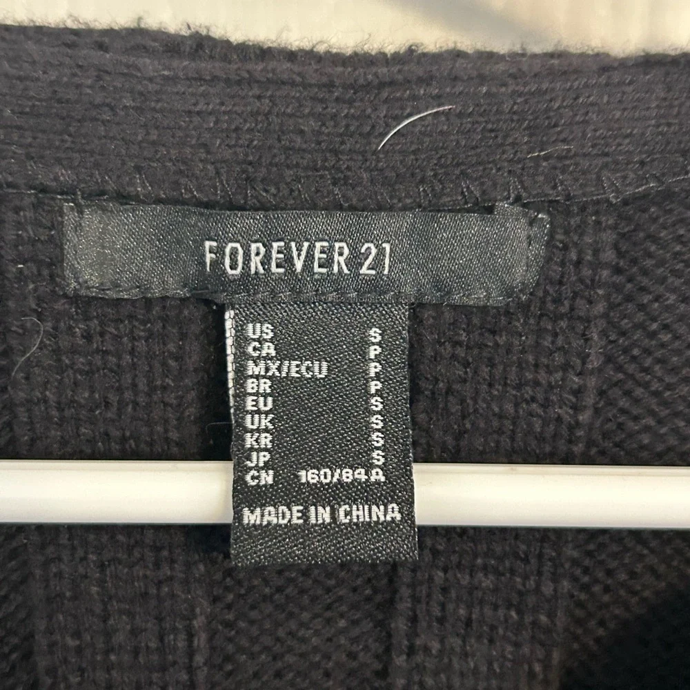 Forever 21 | Black Frayed Hem Crop Top | Size Small